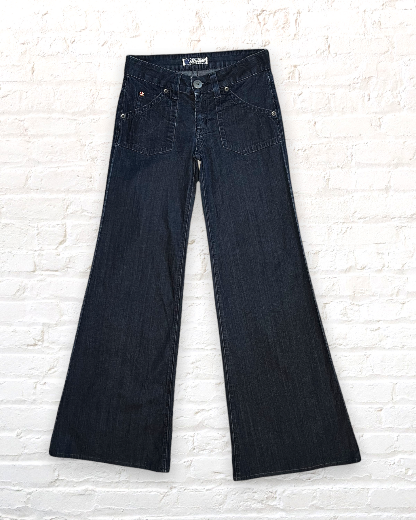Hudson / Flare / 25x32